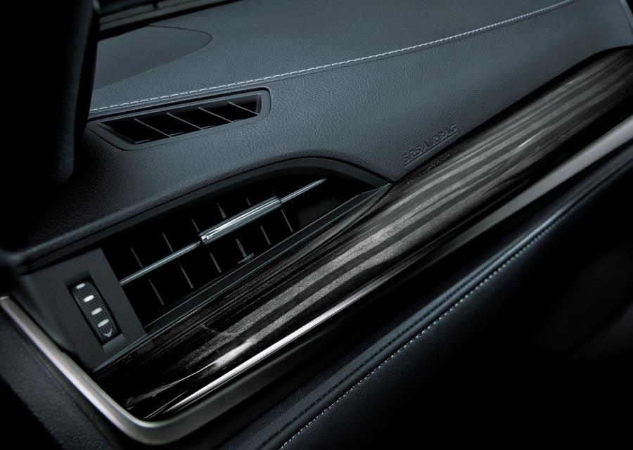 Детали интерьера Lexus LX570 Black Sequence (URJ200) 2018 года  (JP) (фото 5 из 6)